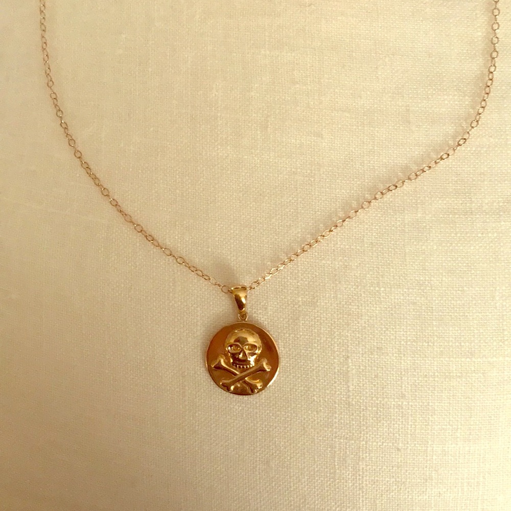 18kt gold skull necklace